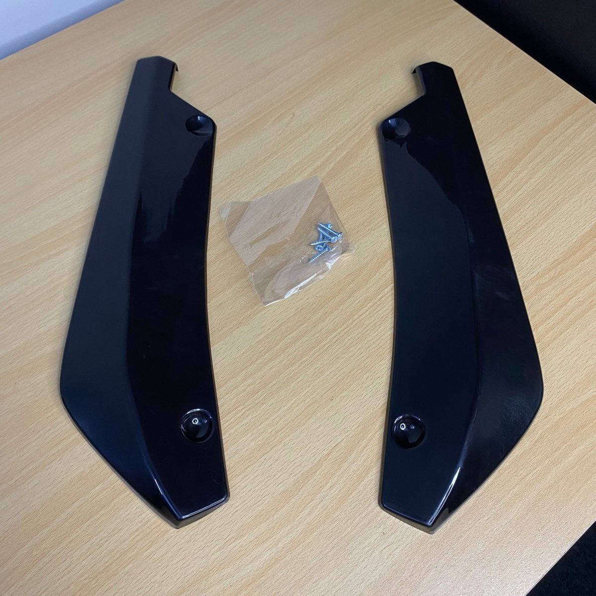 Back bumper simple universal splitterRaja Autos.pk