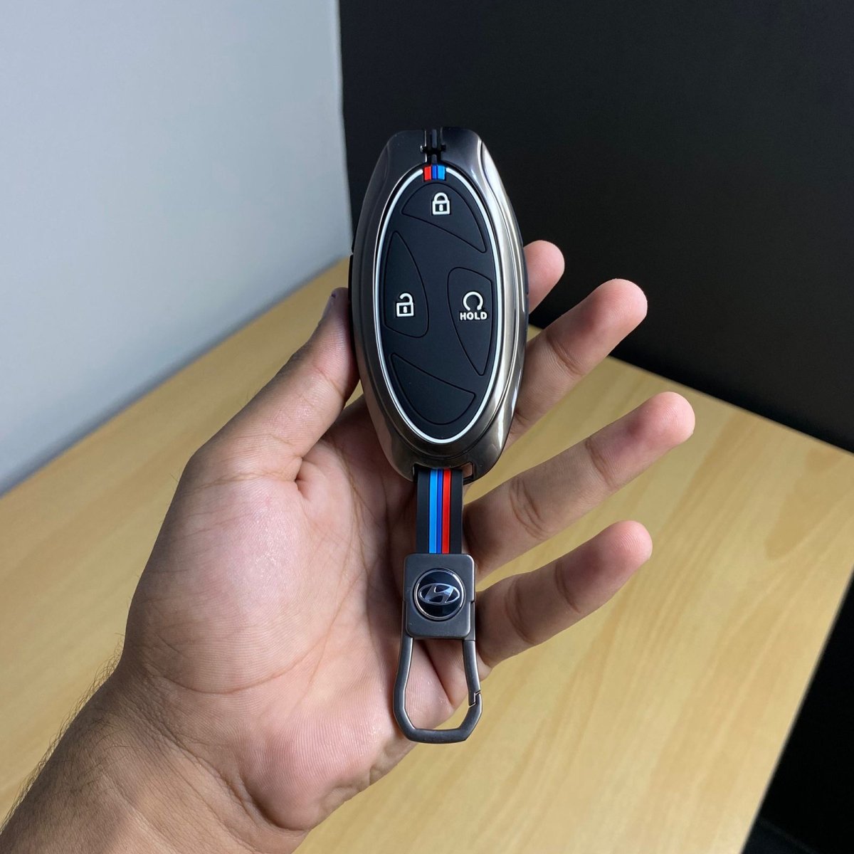 HYUNDAI ELENTRA 2025 HYBIRD METAL ALLOY KEY COVERRaja Autos.pkKEY COVER